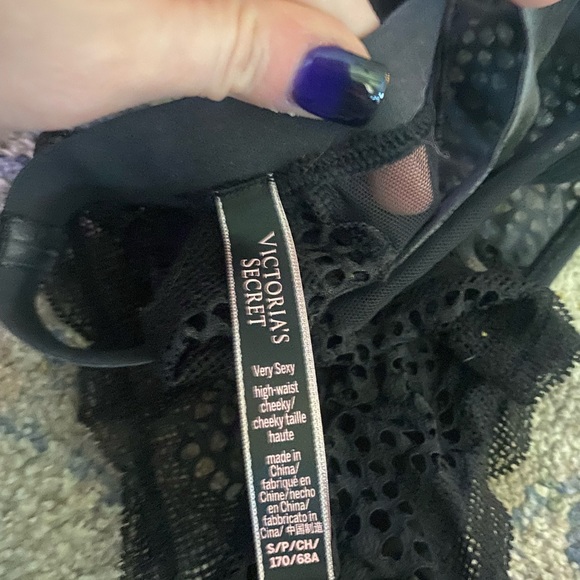 Victoria's Secret Very Sexy Unlined Bralette with Panties - Picture 9 of 9
